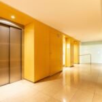 Moderno ascensore installato in un condominio grazie al bonus barriere ascensore 75%.