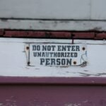 Immagine che dice che non può entrare una persona non autorizzata. Solo a chi spetta bonus ristrutturazione