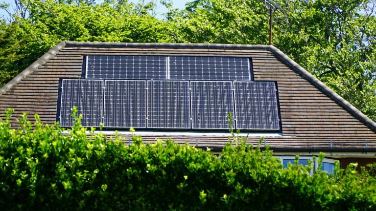 Una casa con fotovoltaico