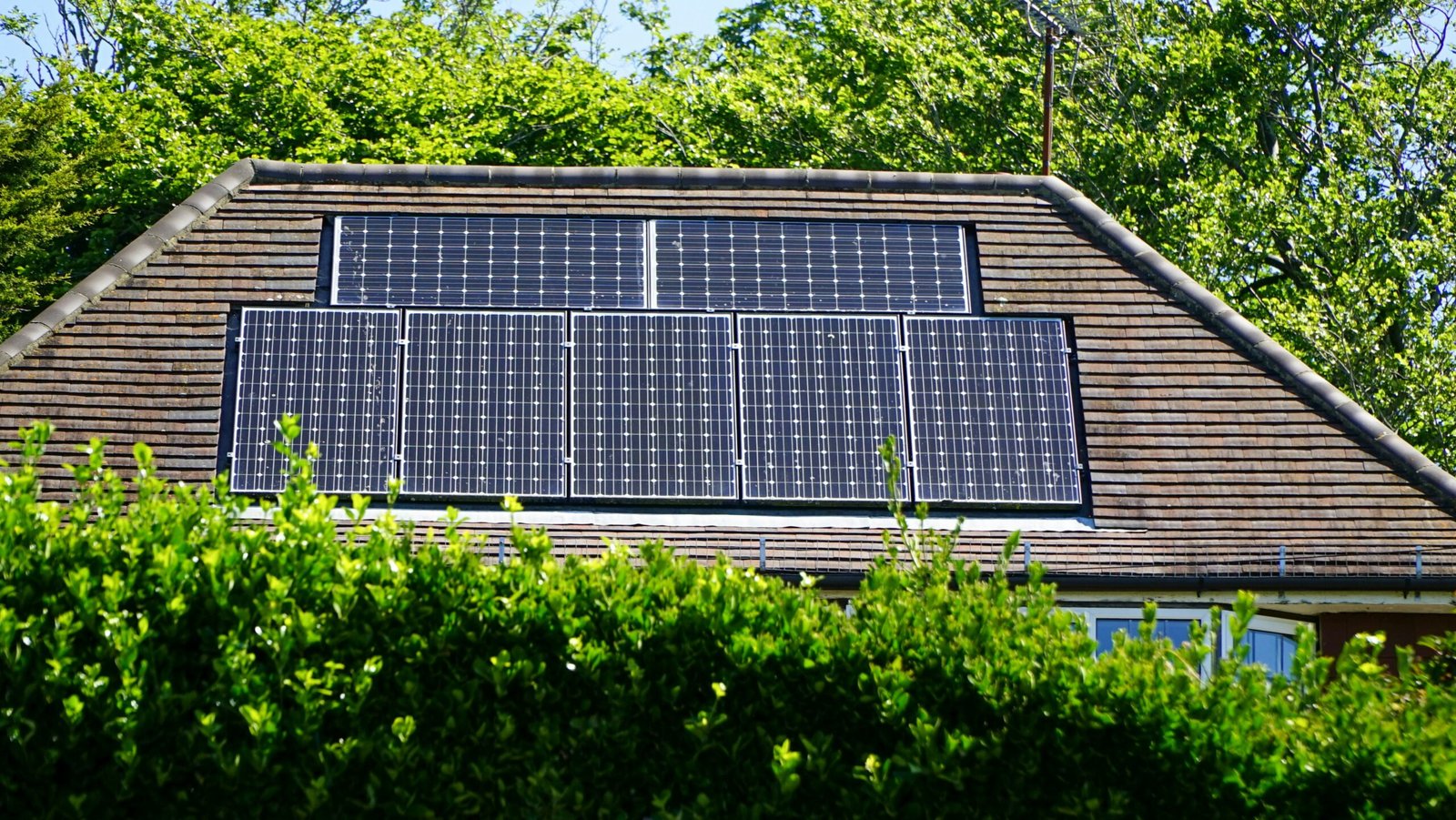 Una casa con fotovoltaico
