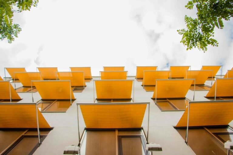 Guida completa alle schermature solari e tende da sole: tendenze, incentivi e manutenzione nel 2026