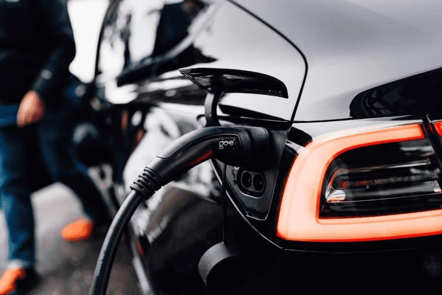 Macchina in carica con wallbox